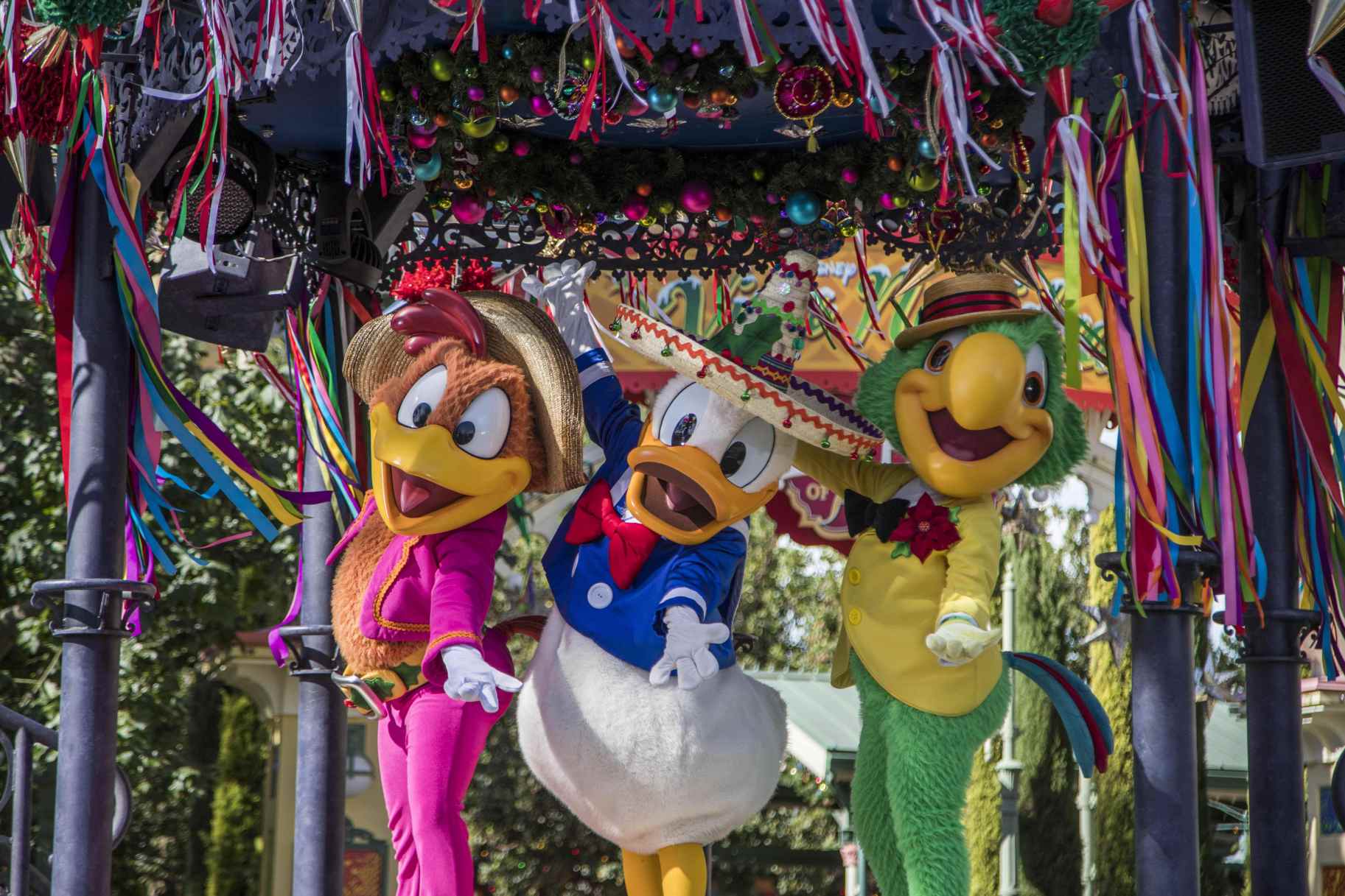 Trois Caballeros Navidad Disney California