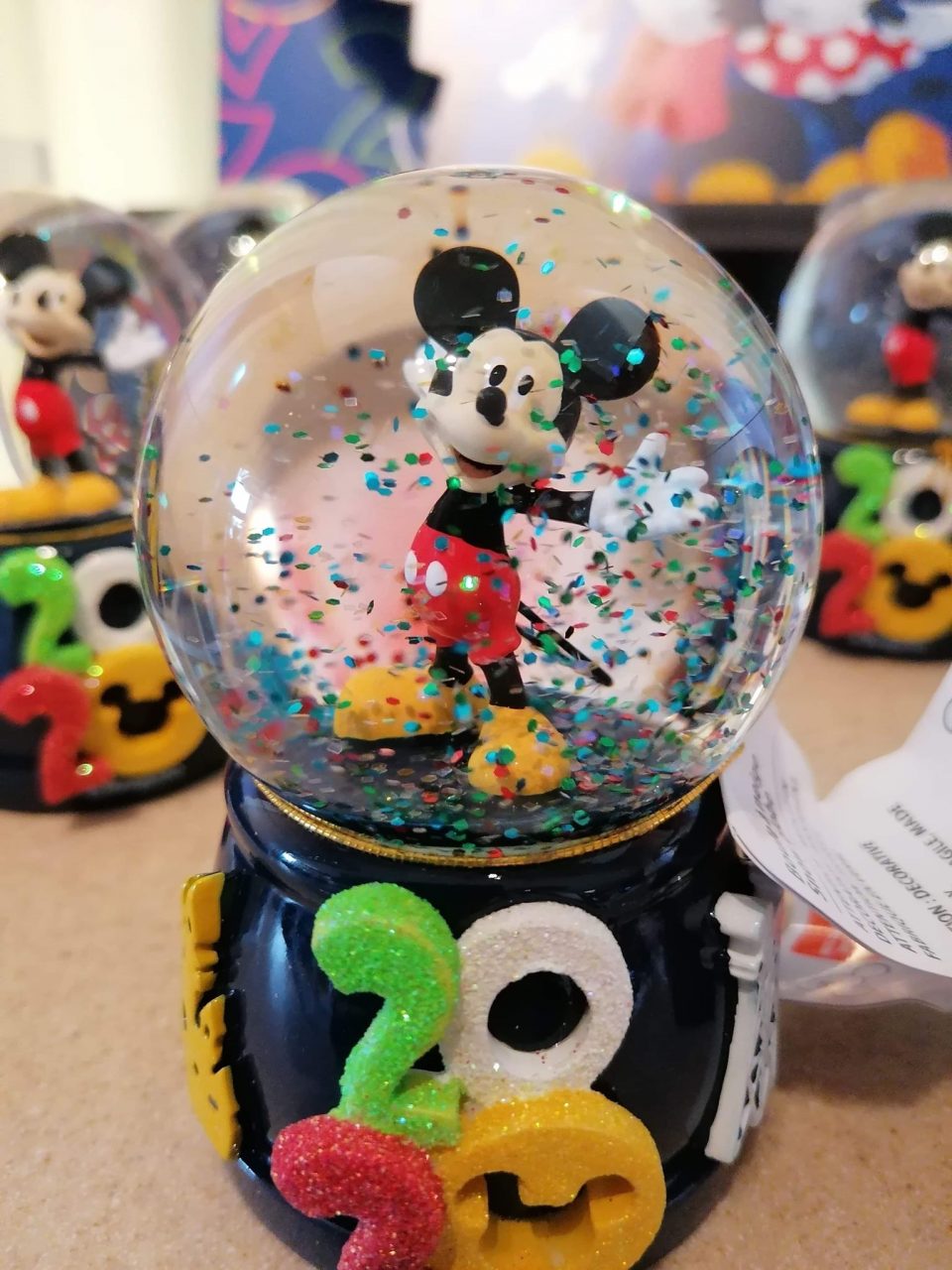 snowglobe disneyland paris 2020 01
