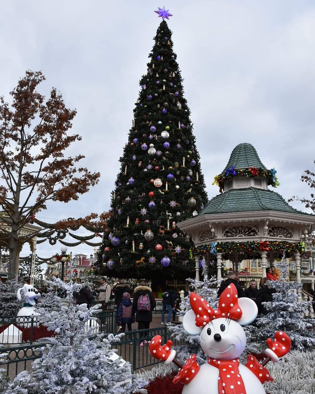 town square noël à Disneyland Paris