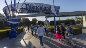 disneyland coronavirus