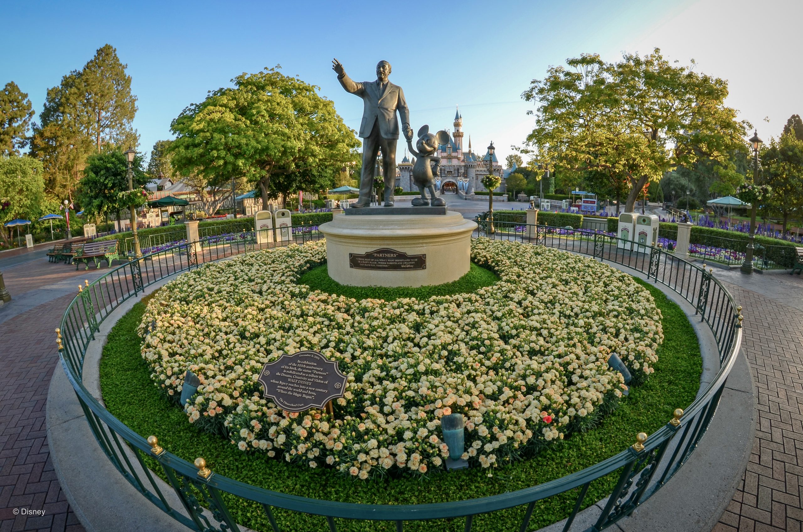 statue partners