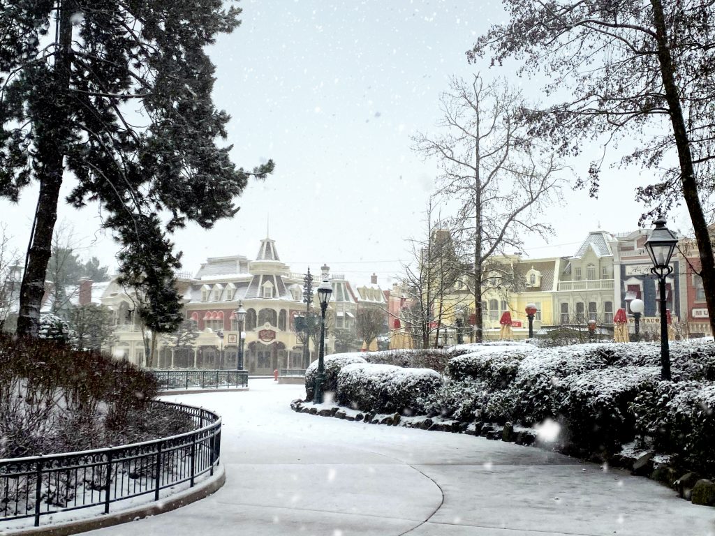 disneyland paris neige