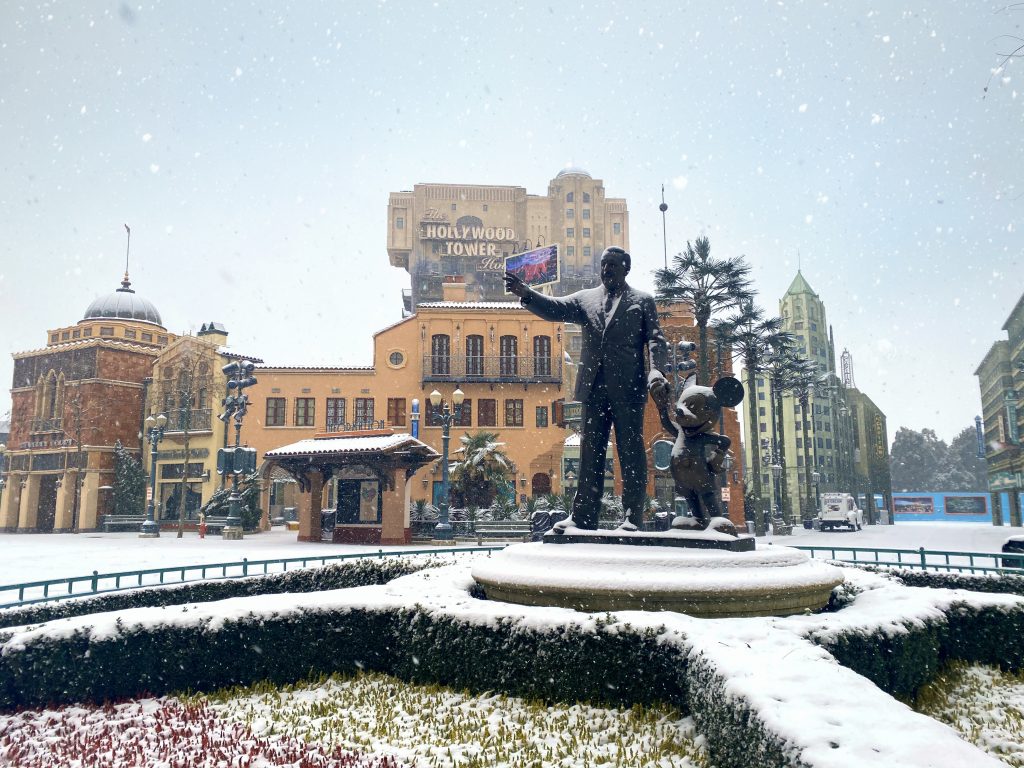 disneyland paris neige