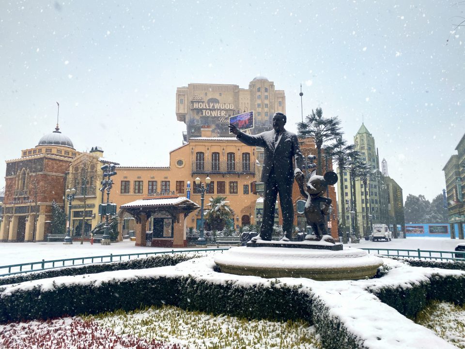 disneyland paris sous la neige