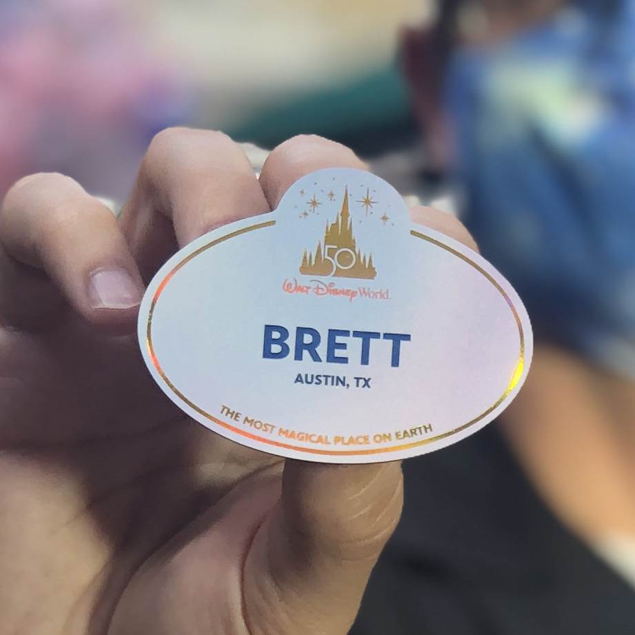 Les Nouveaux Nametags Des Cast Members De Walt Disney World Pour Le 50e Anniversaire De La Destination Disneyphile