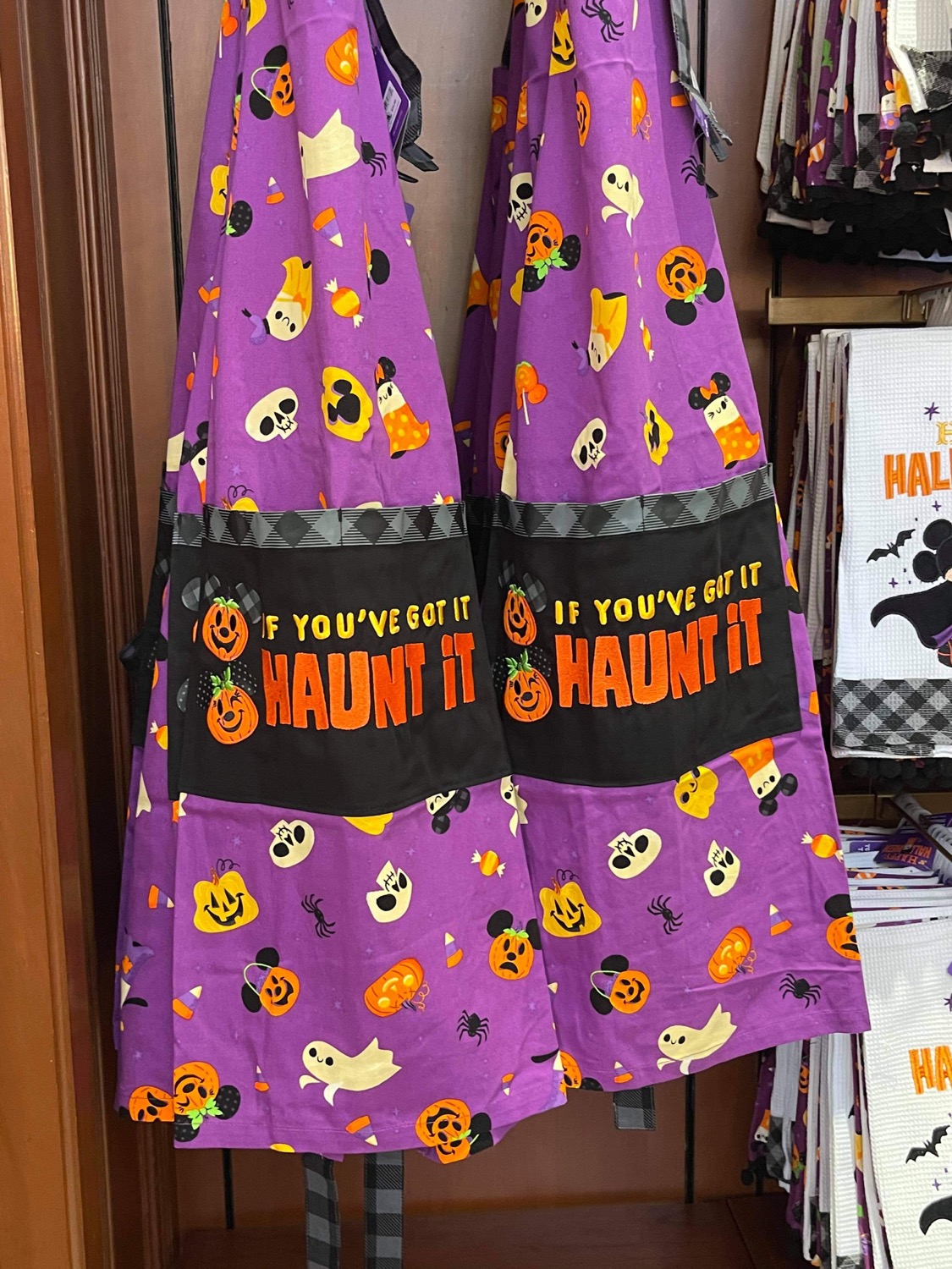 merchandise halloween 2021