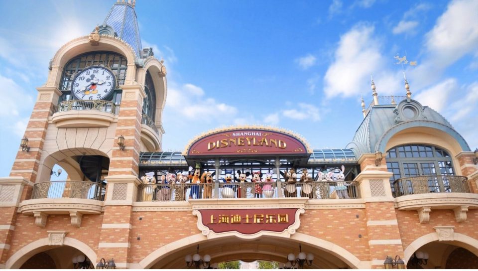 shanghai disneyland covid-19