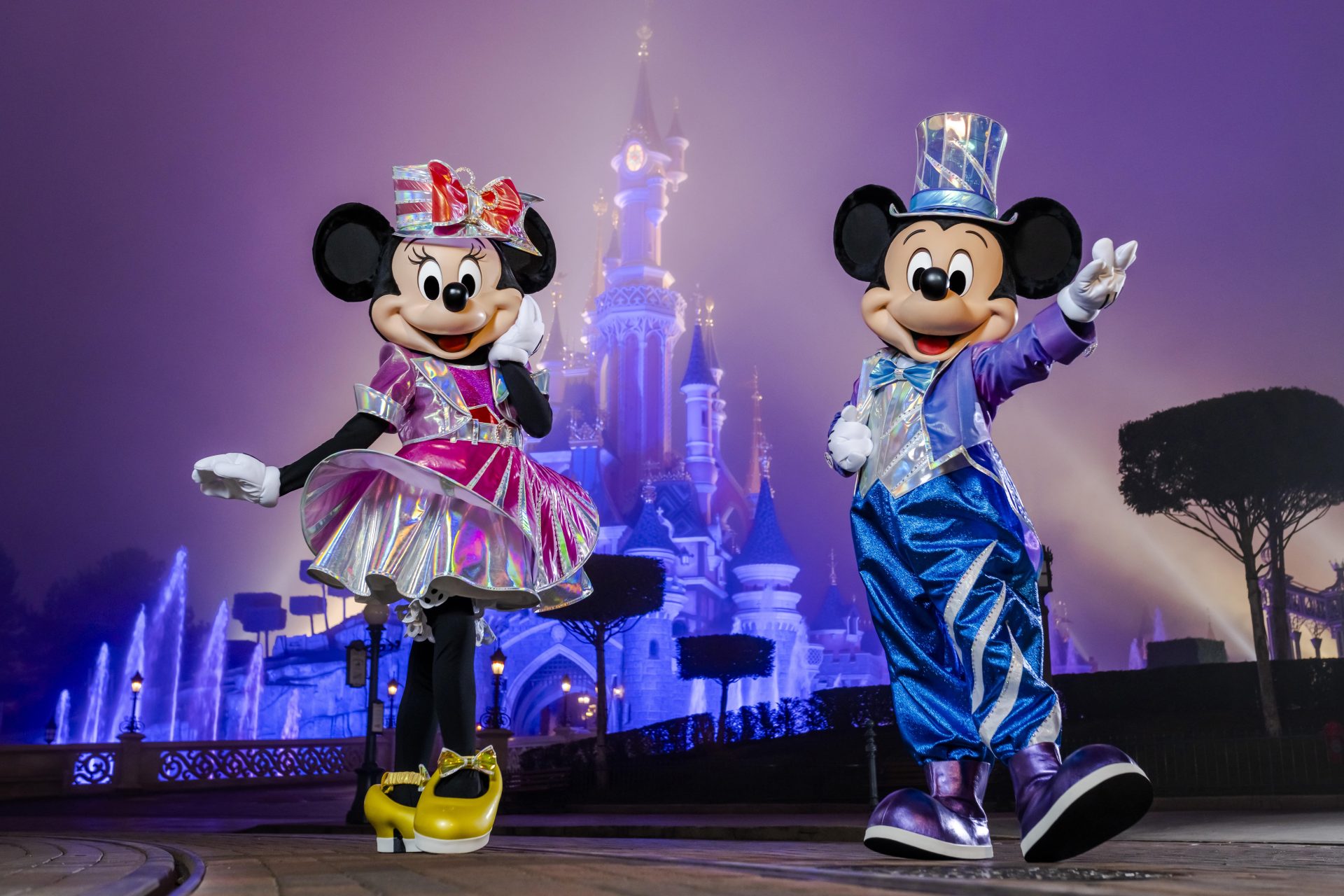 Les Tenues Iridescentes De Mickey Et Ses Amis Pour Les 30 Ans De Disneyland Paris Disneyphile