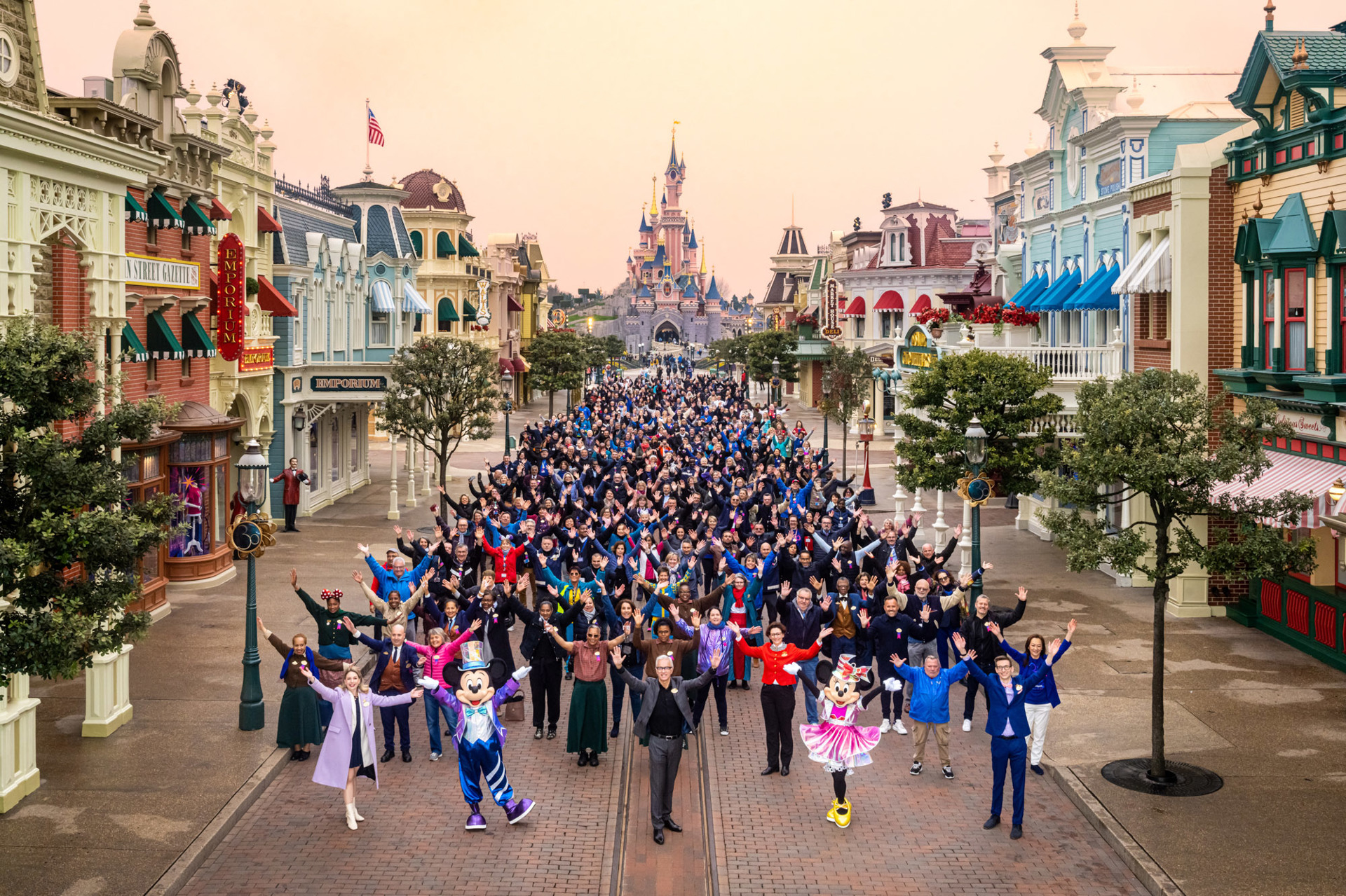 cast members 30 ans disneyland paris