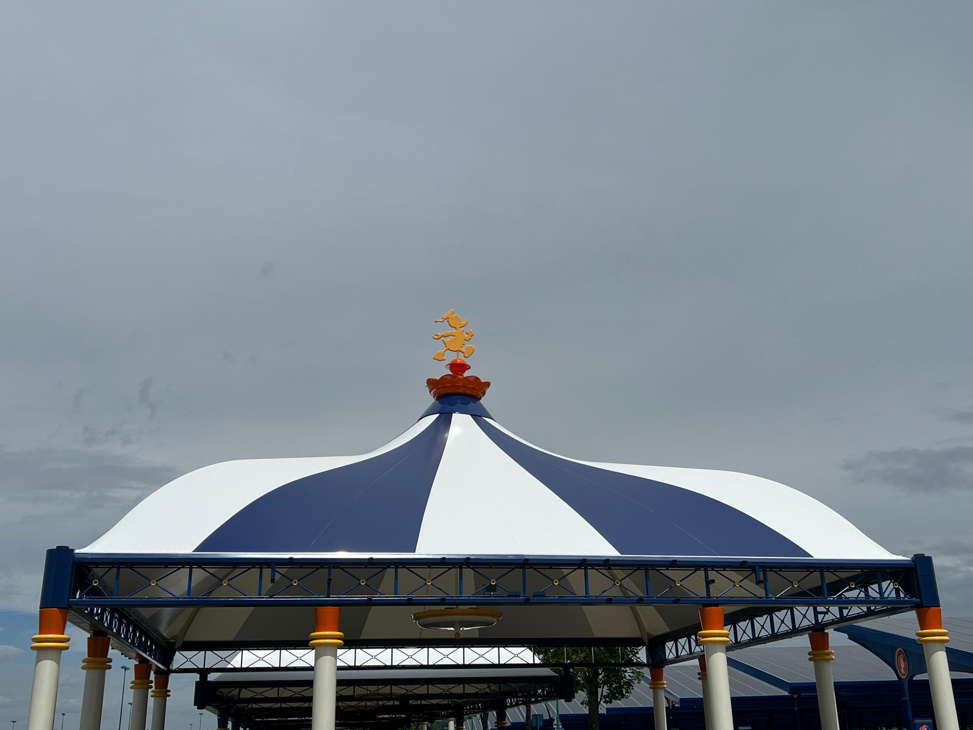chapiteaux parking parcs disney