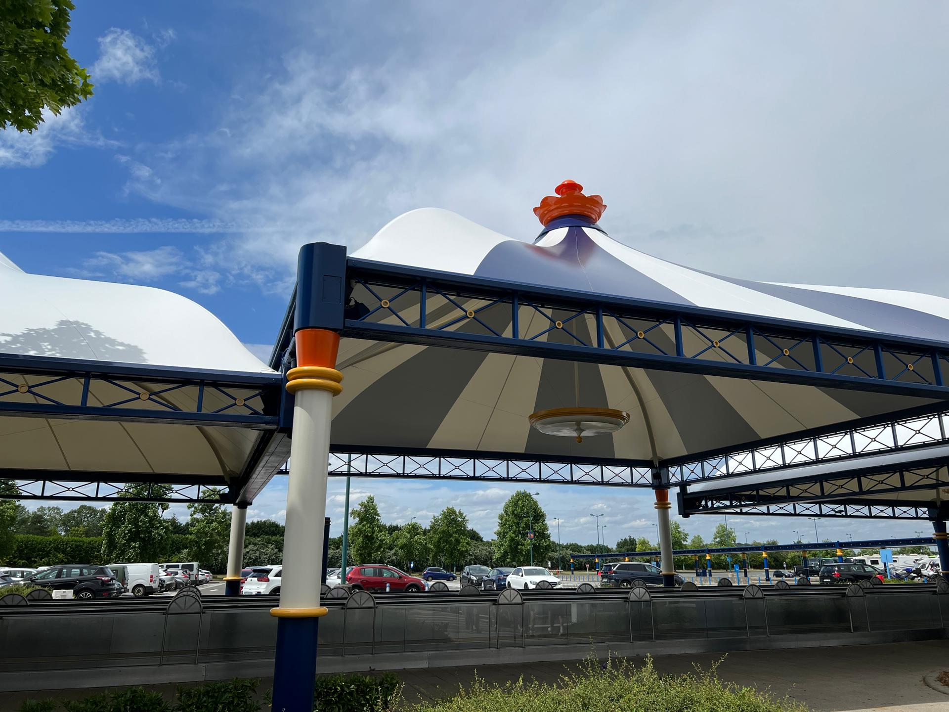 chapiteaux parking parcs disney