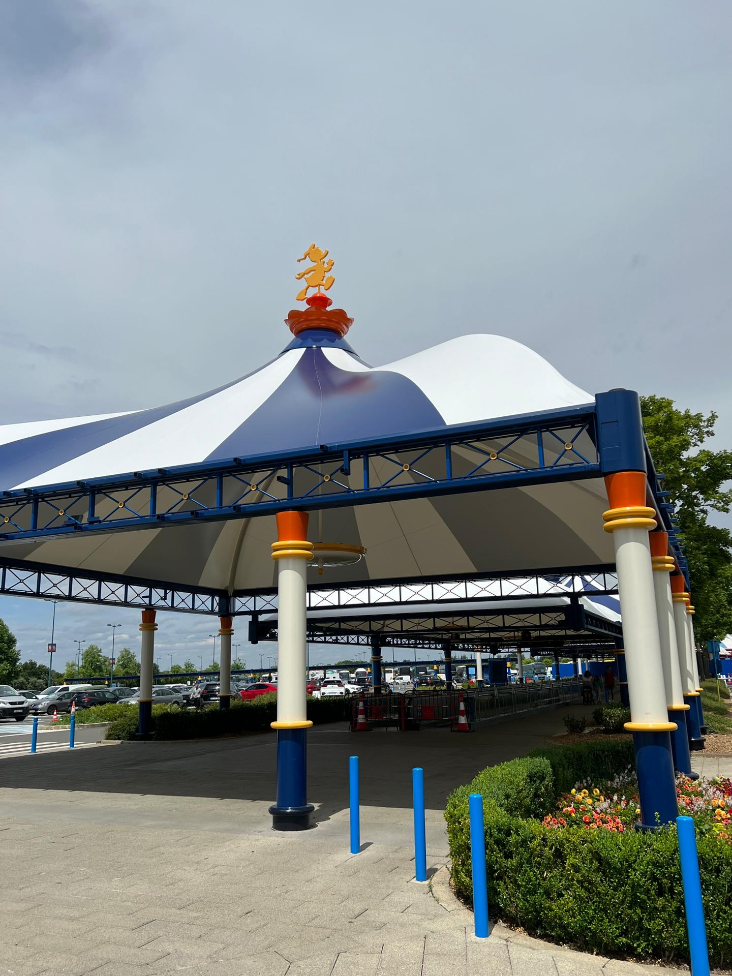 chapiteaux parking parcs disney