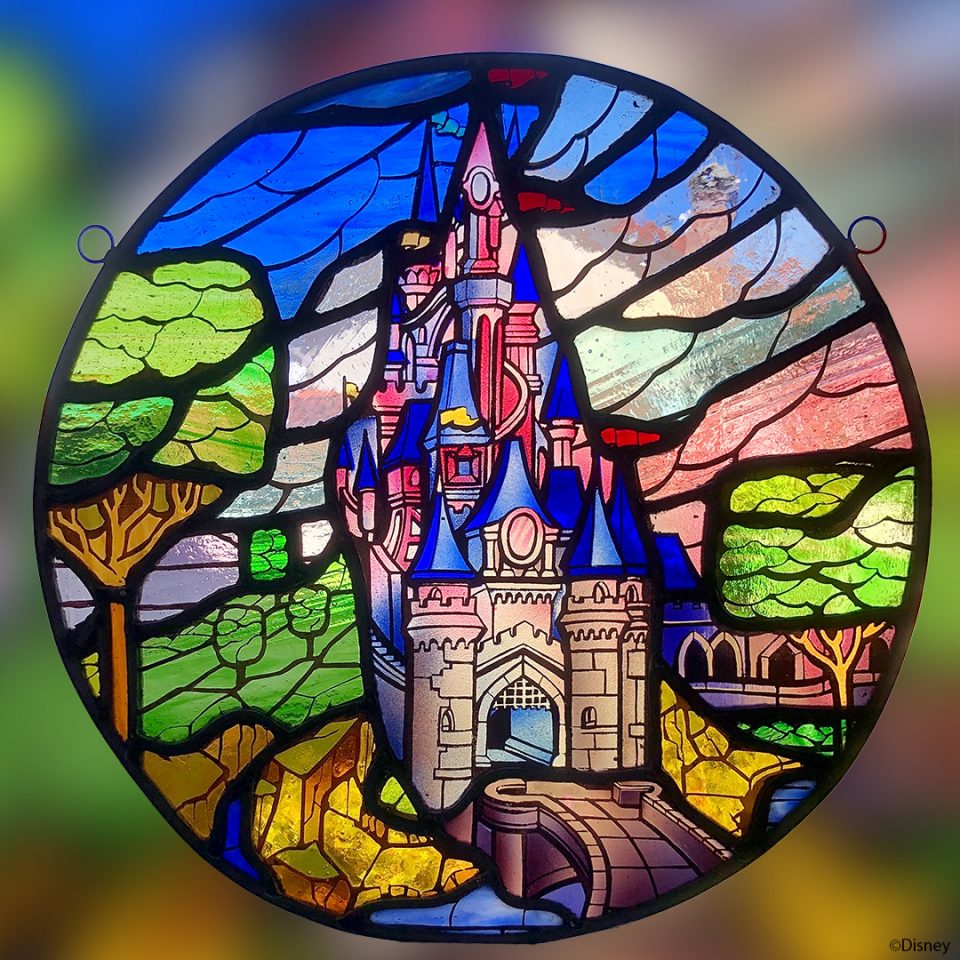 réplique vitrail château disneyland paris