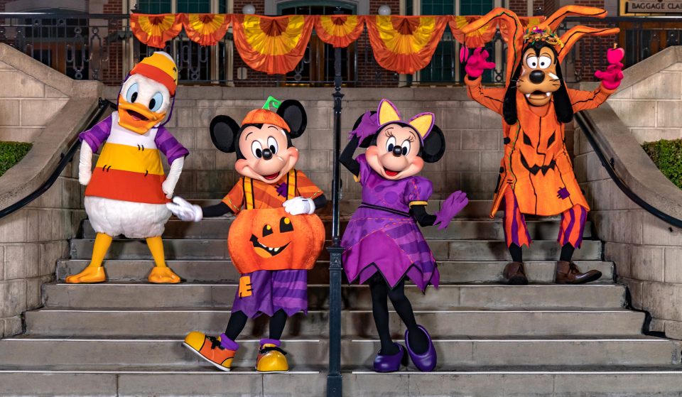 mickey amis halloween disneyland 2022 01