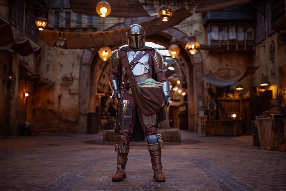 grogu mandalorien disneyland
