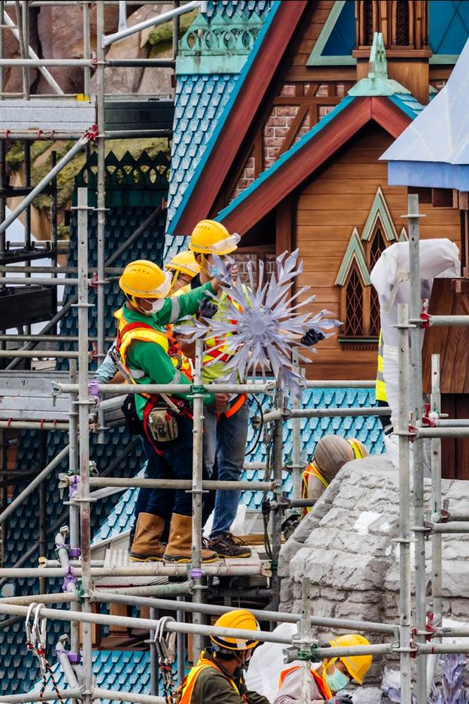 construction world of frozen