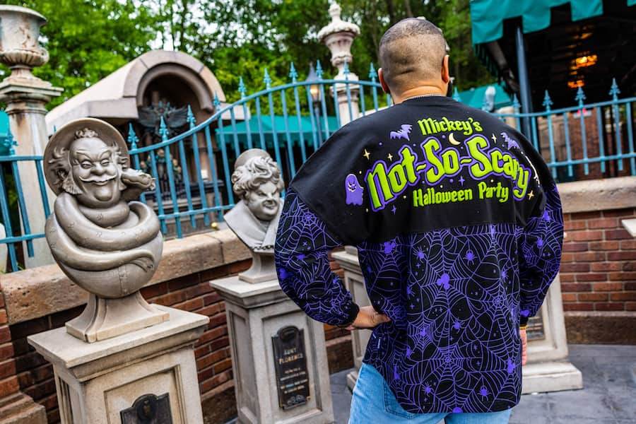 merchandise halloween 2023