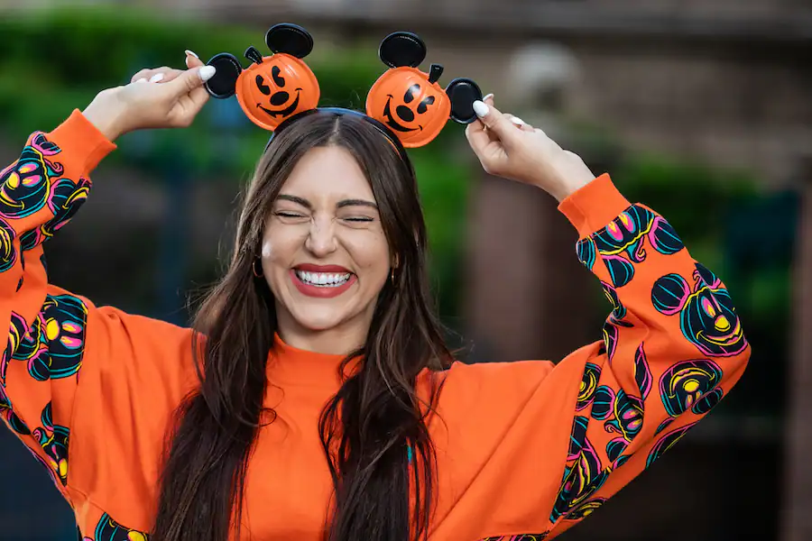 merchandise halloween 2023