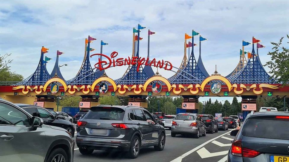 bornes parking disneyland