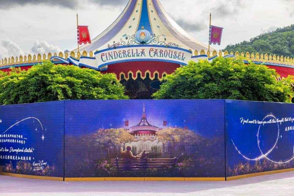 dream makers statue hong kong disneyland
