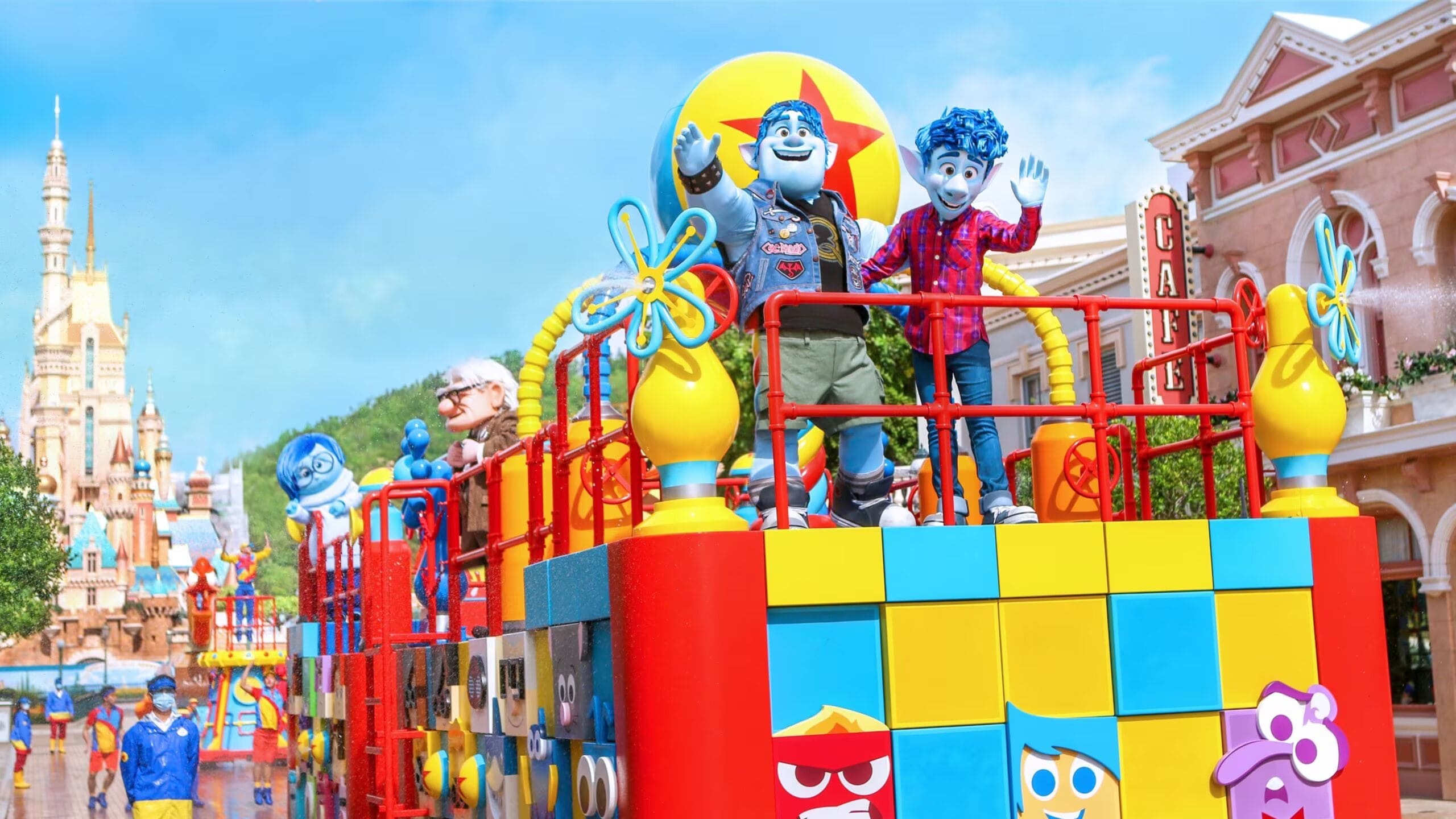 hong kong disneyland employés