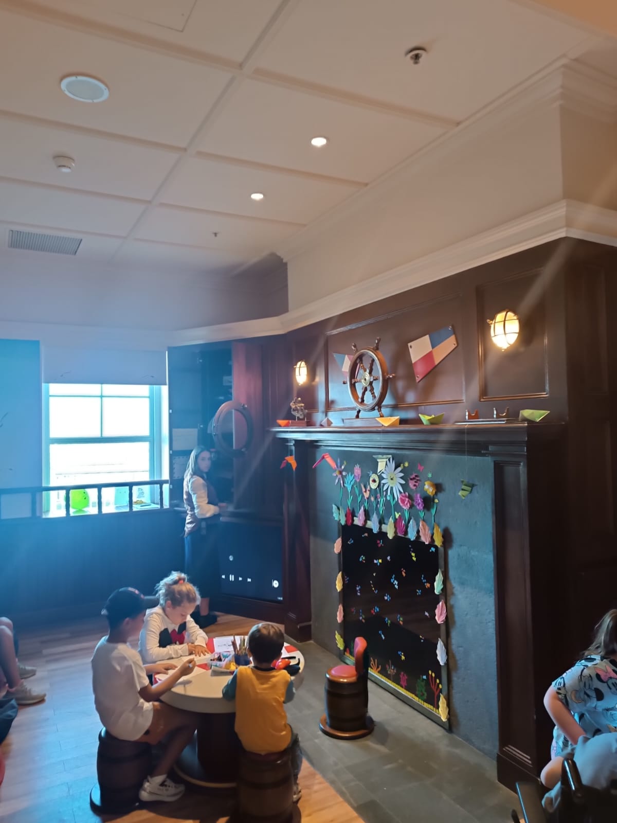 phare papercraft disney newport bay club 01