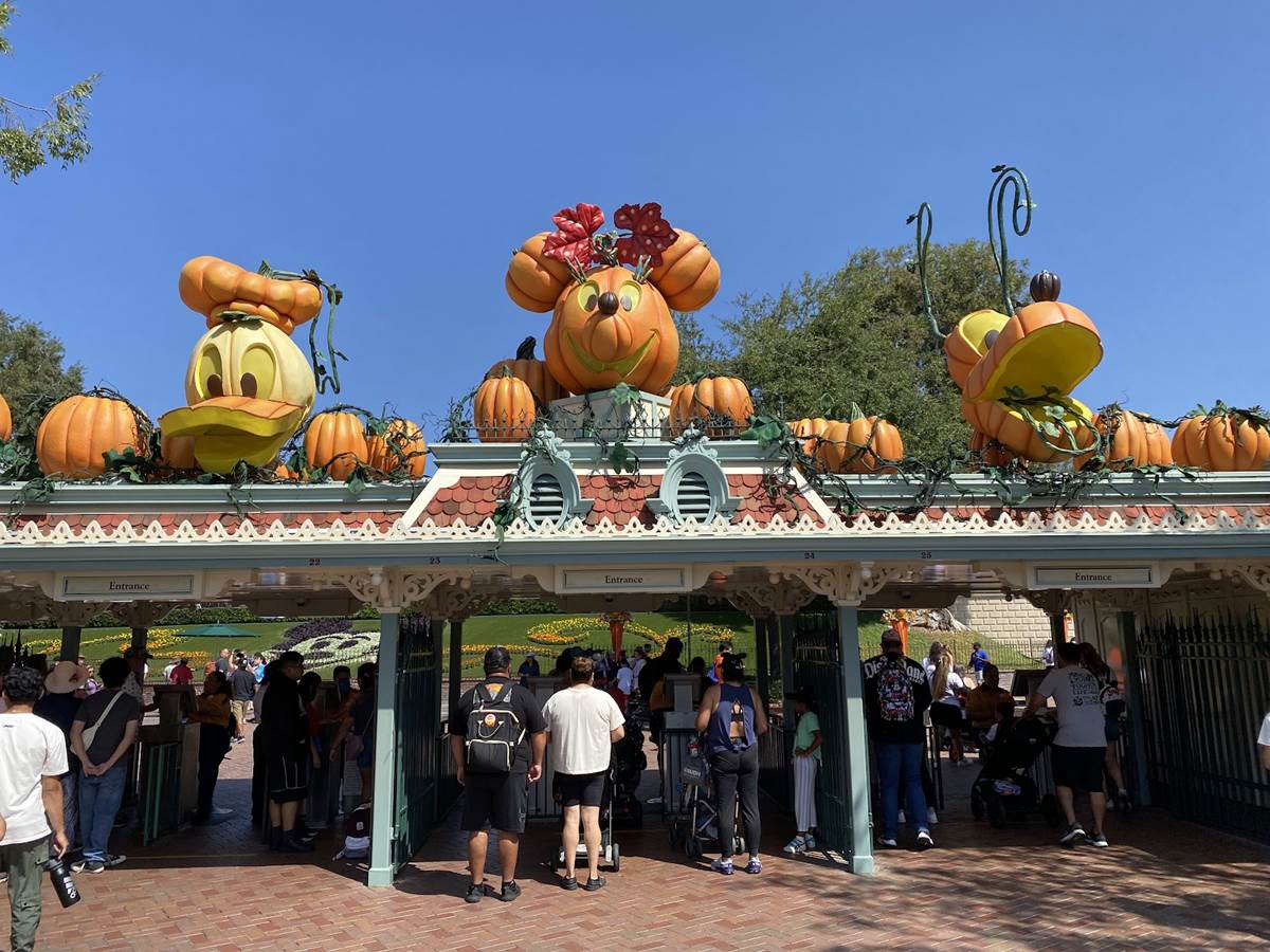 halloween time 2023 disneyland