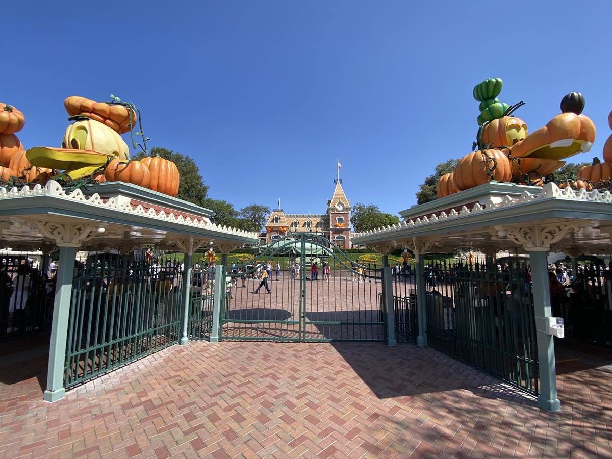 halloween time 2023 disneyland