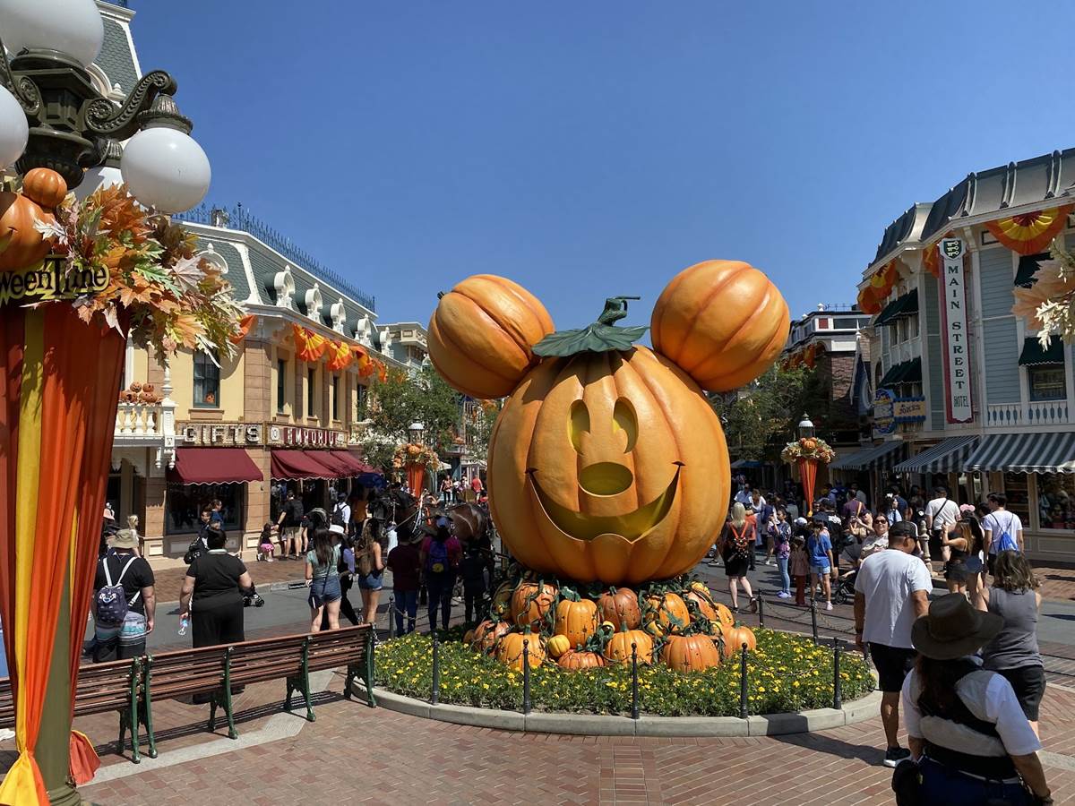 halloween time 2023 disneyland