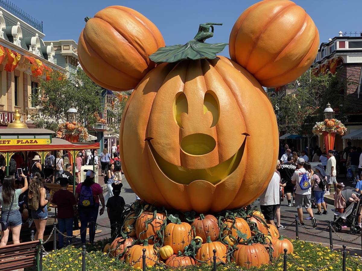 halloween time 2023 disneyland