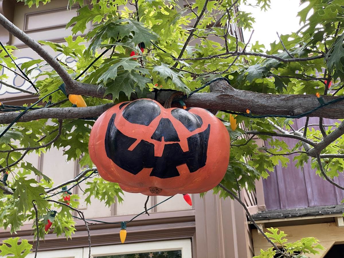 halloween time 2023 disneyland