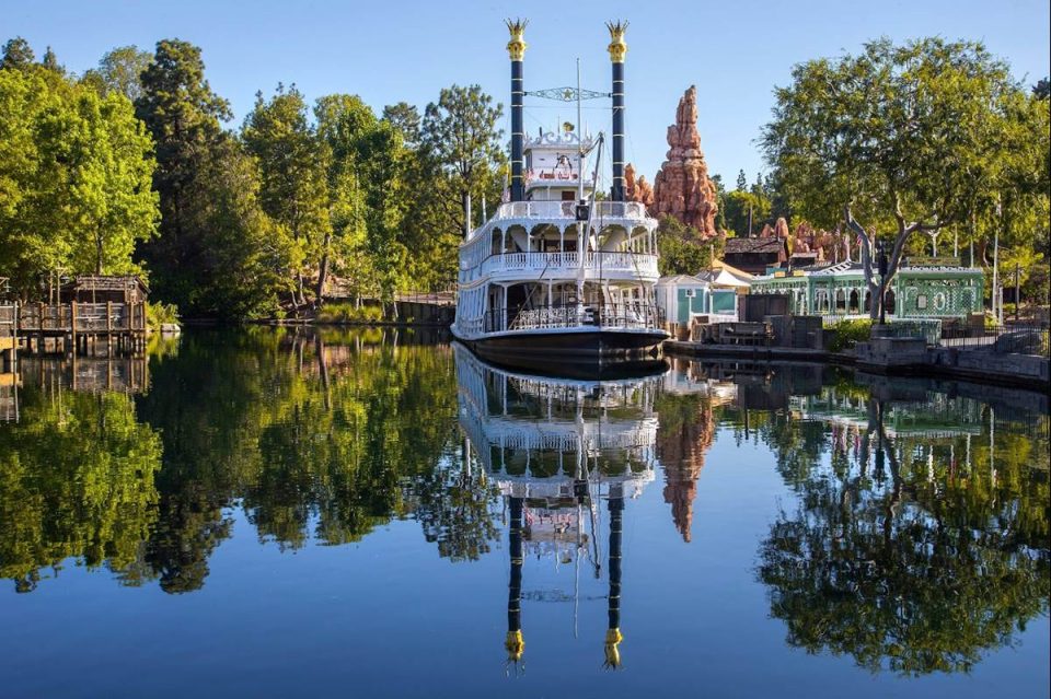 spectacle nocturne disneyland rivers of america