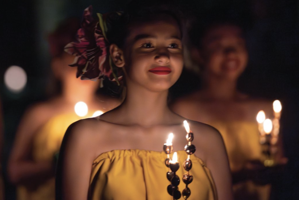 aulani Candlelight Processional 01