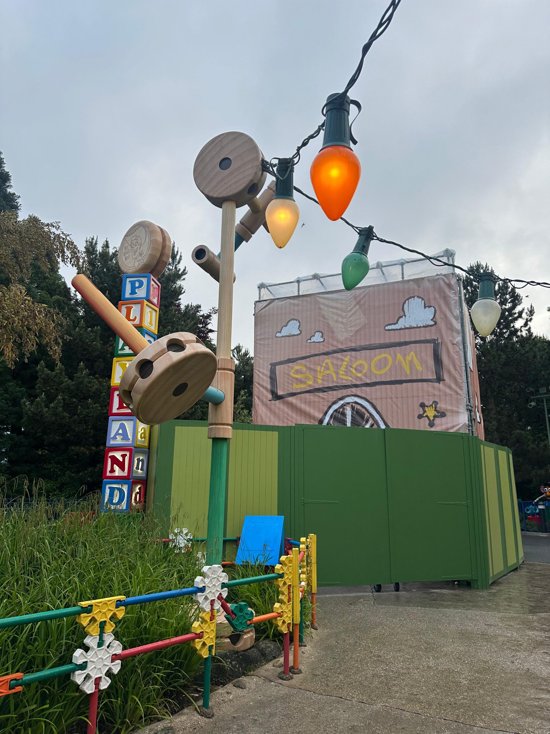 statue buzz