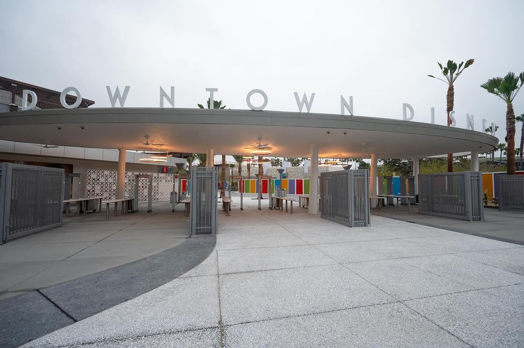 entrée downtown disney district
