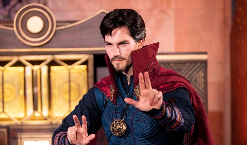 spectacle doctor strange disneyland resort 01