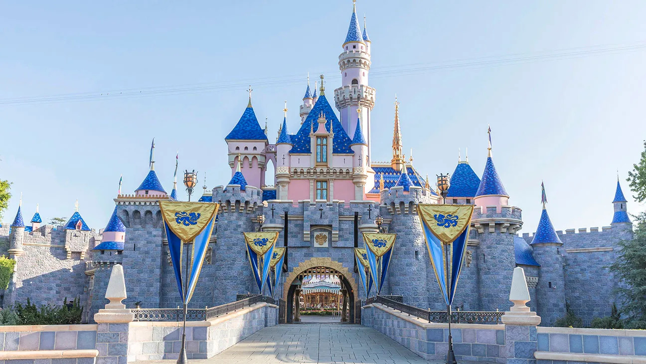 contrat cast members disneyland
