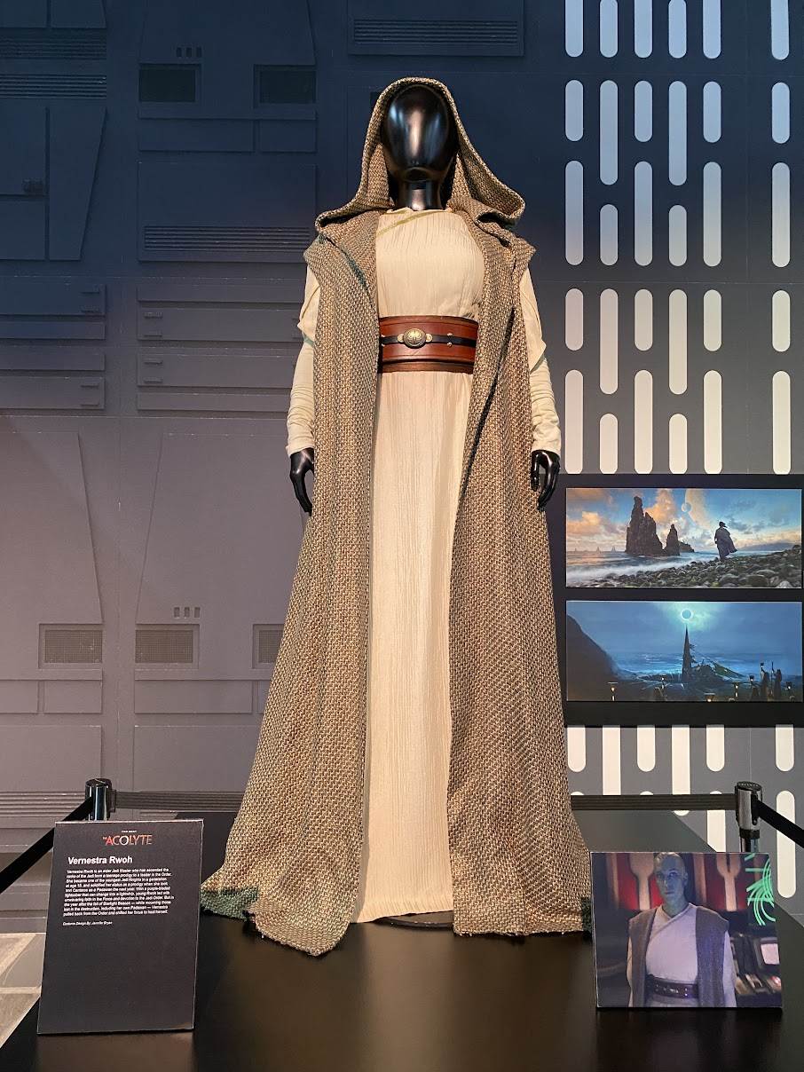 costumes acolyte