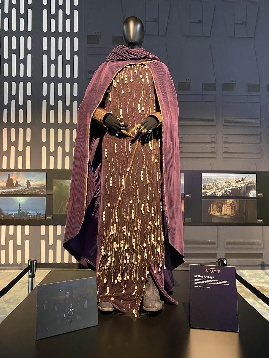 costumes acolyte