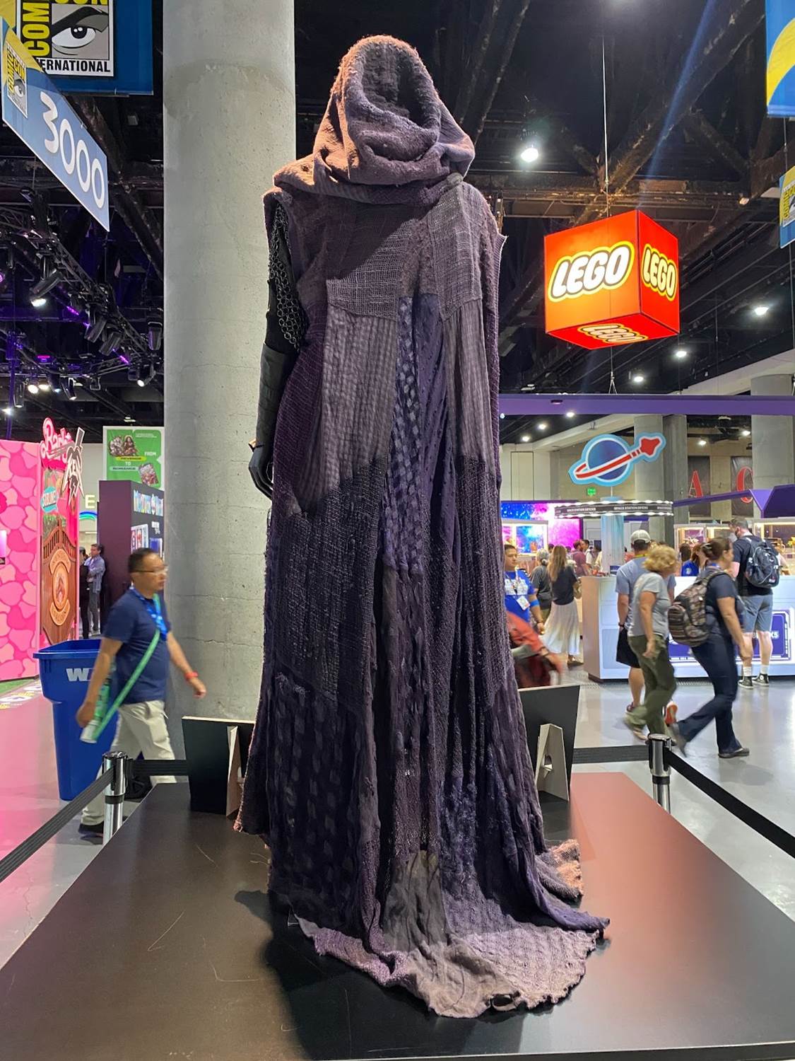 costumes acolyte