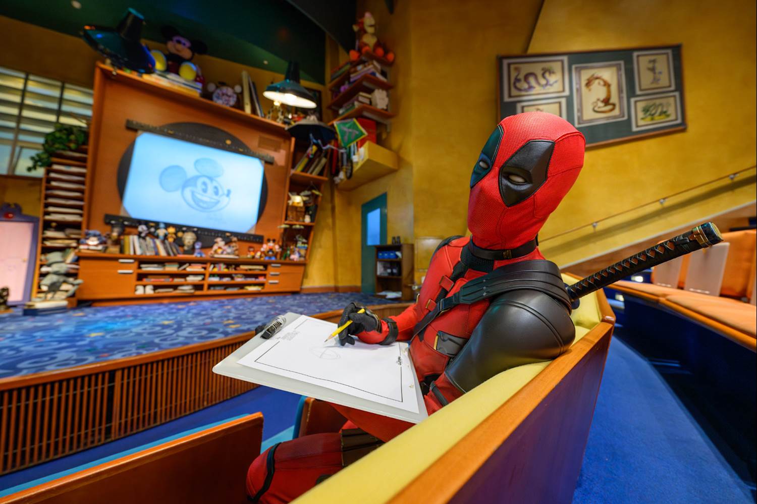 deadpool disneyland paris 01
