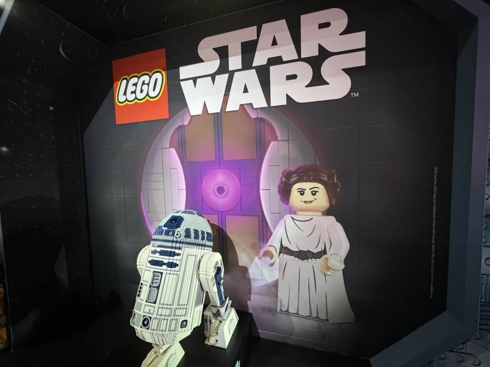 lego comic con 2024