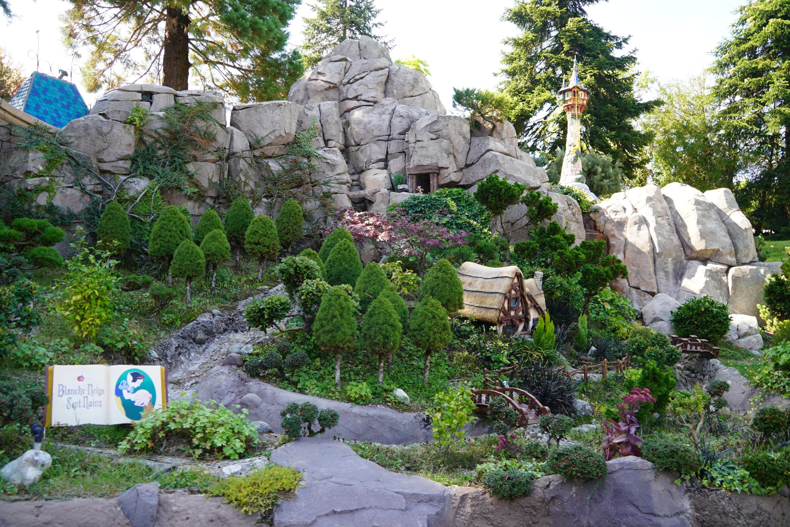 scènes pays contes disneyland