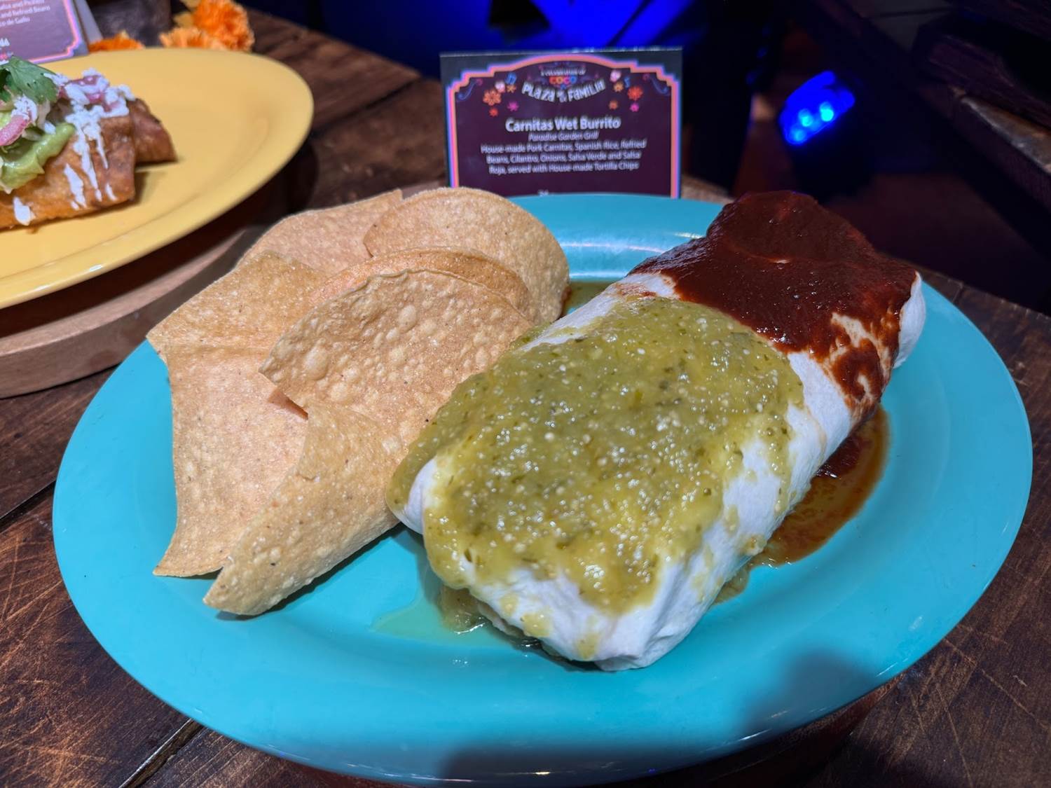 plaza de la familia 2024 disneyland resort food merchandise 01
