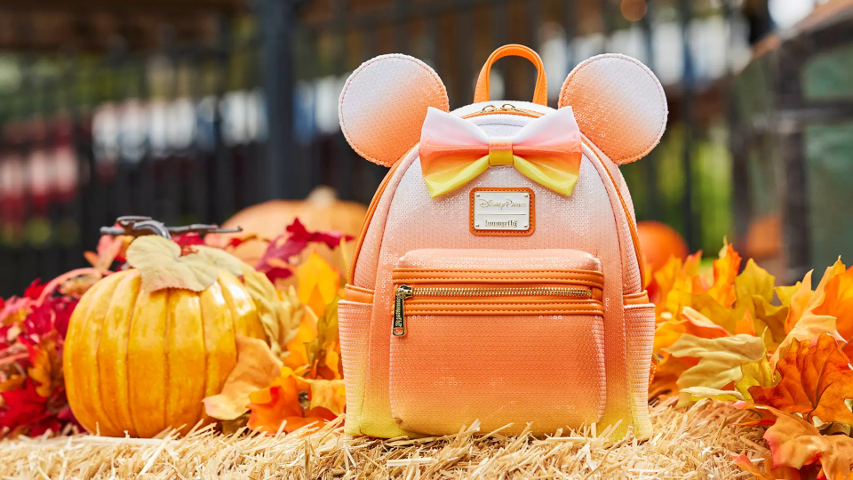 sac loungefly candy corn 02