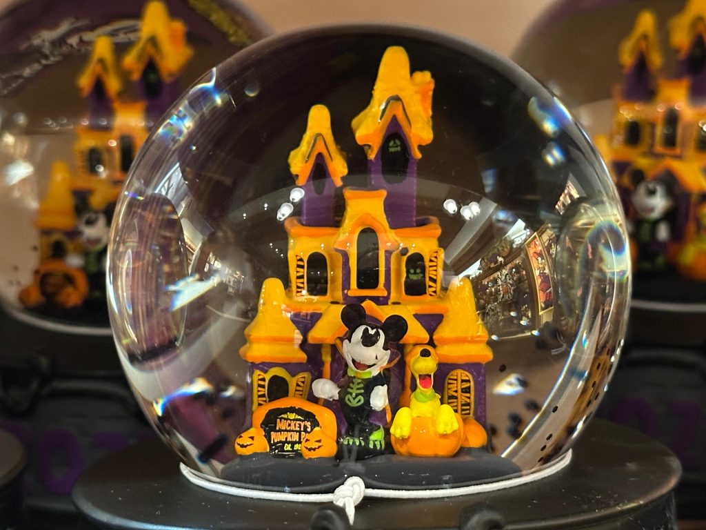 la-liste-compl-te-des-nouveaux-produits-d-halloween-2024-disneyland