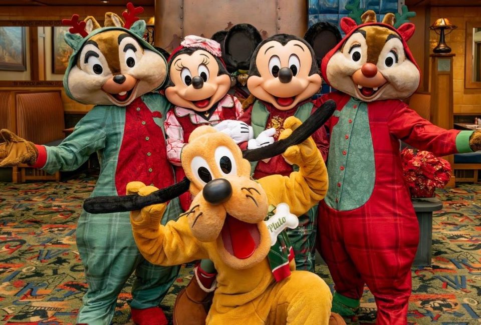 Mickey's Holiday Pajama Party 01
