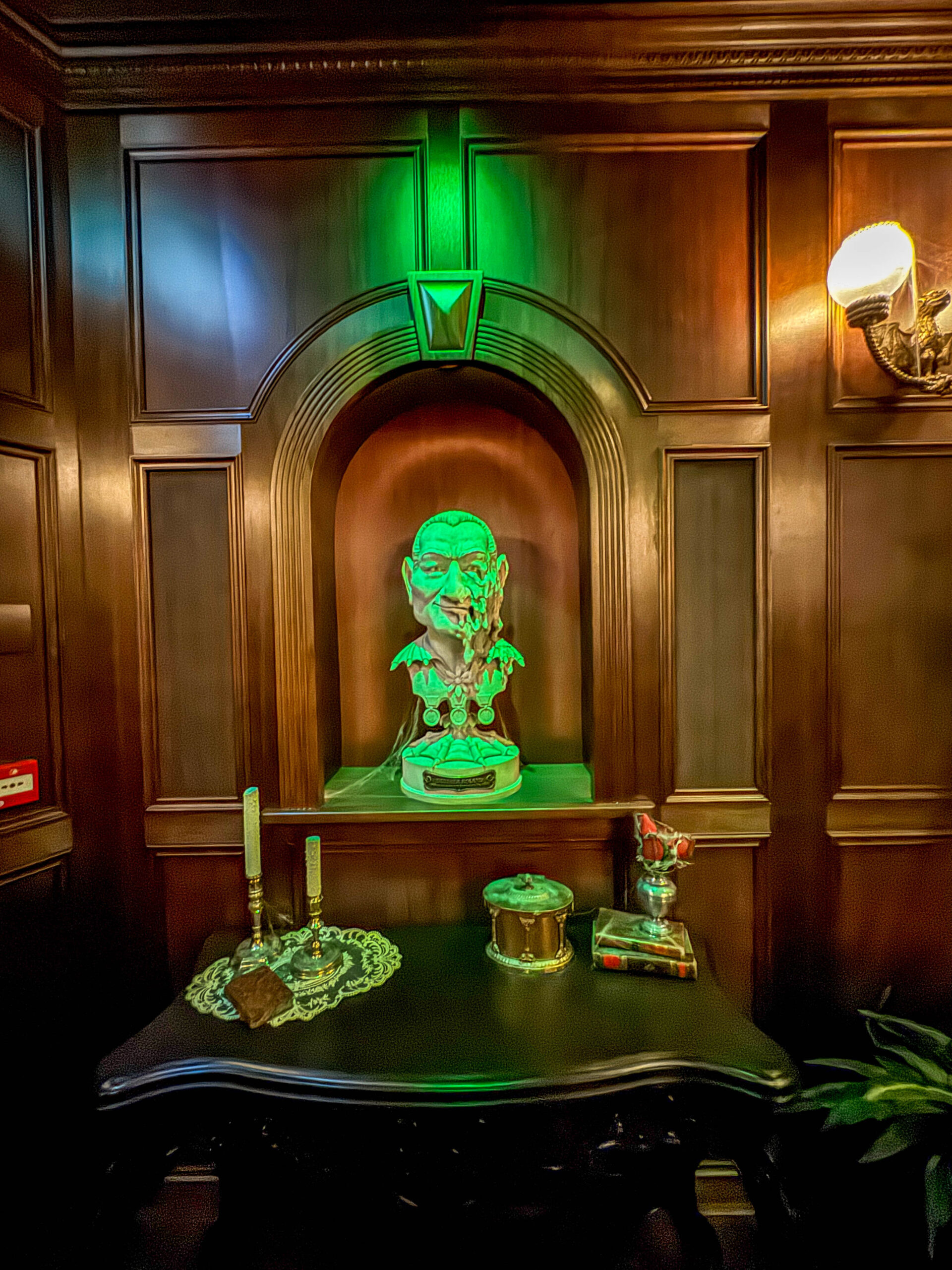 haunted mansion parlor disney treasure