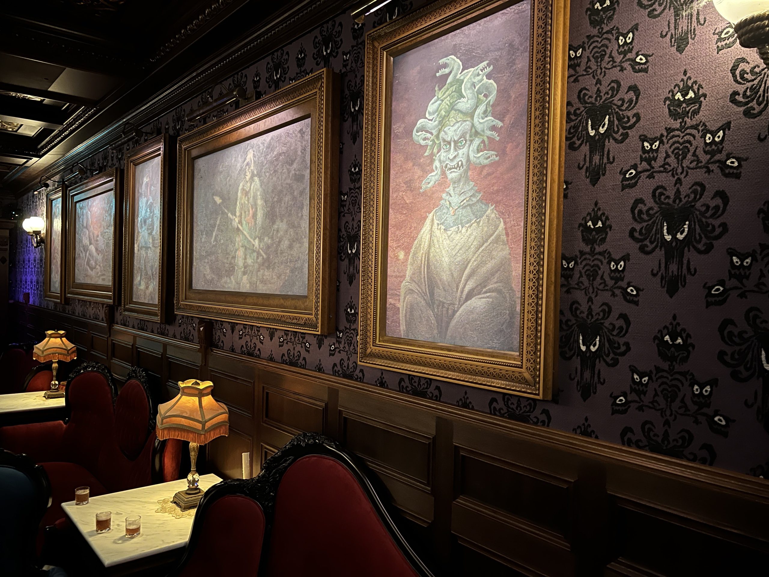 haunted mansion parlor disney treasure
