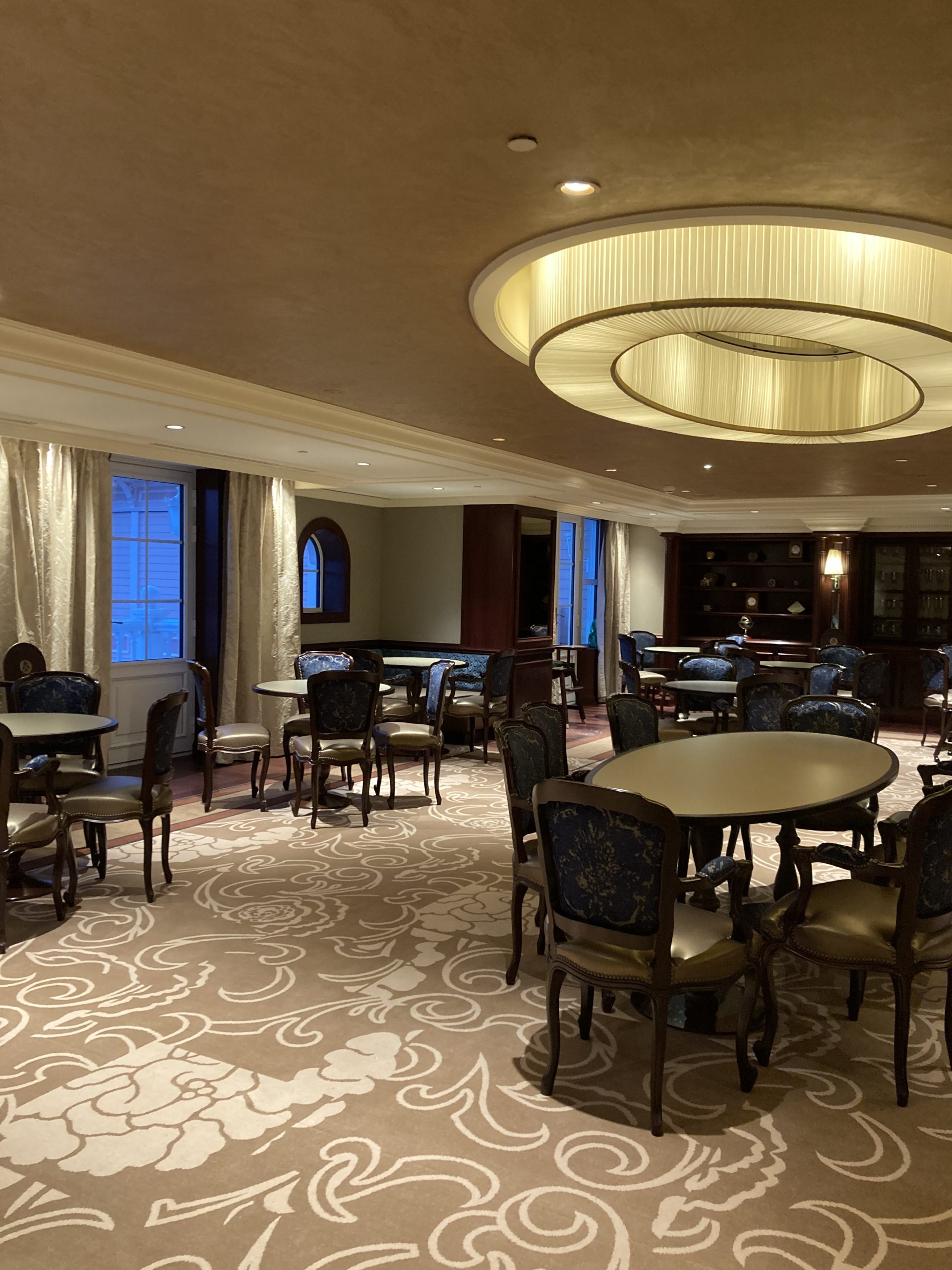 restaurant disneyland hotel